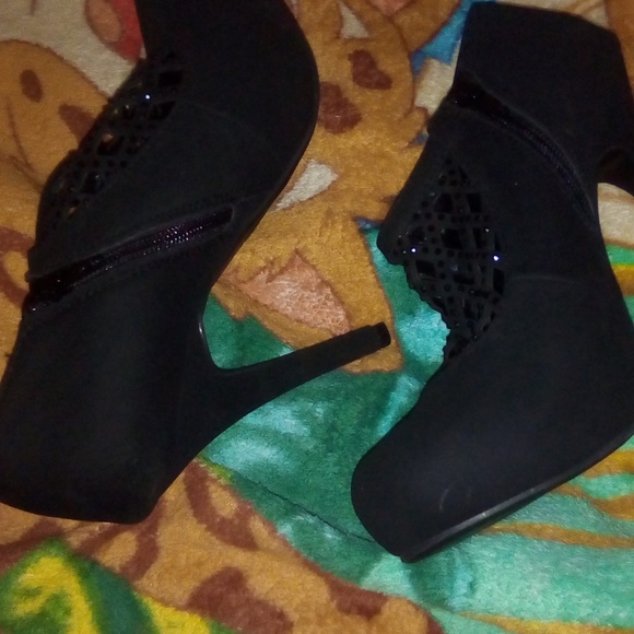 Heels - Picture 5 of 6